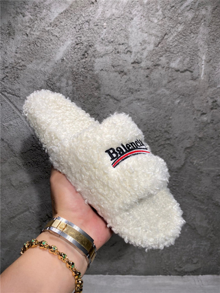 BLCG SLIPPERS