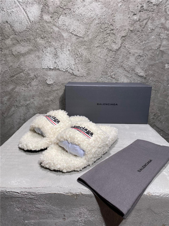 BLCG SLIPPERS
