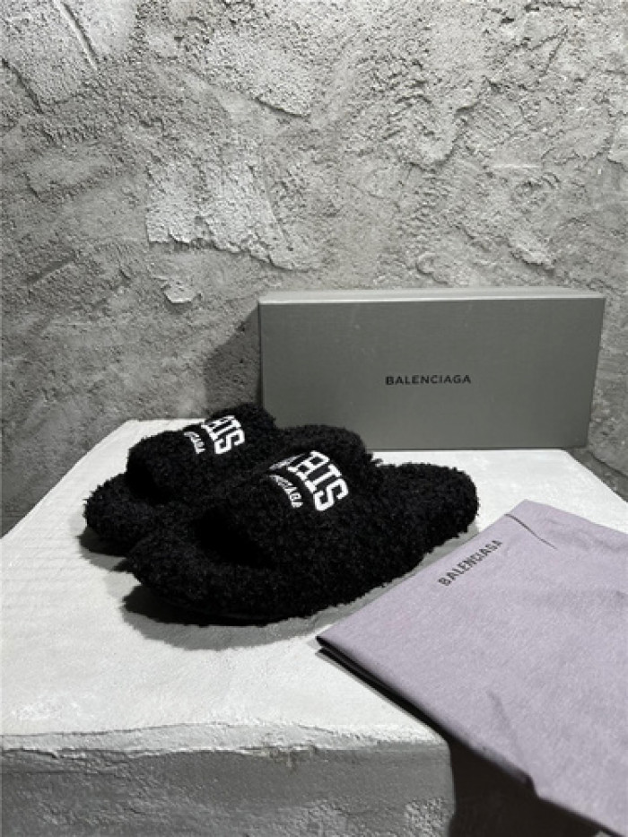 BLCG SLIPPERS