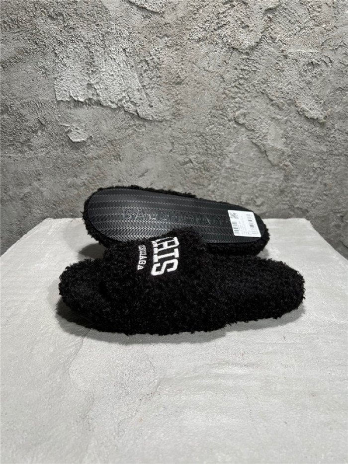 BLCG SLIPPERS