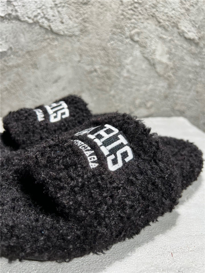 BLCG SLIPPERS