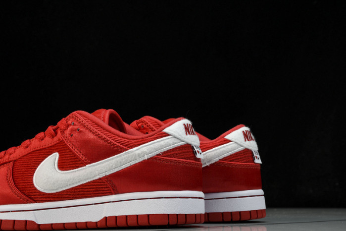 Nike Dunk Low GS “Valentine