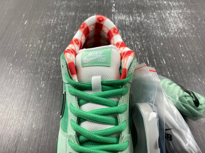 concepts x T*f*ny co. x nike sb dunk low  bv1310-303