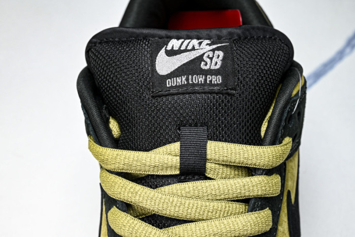 nike sb dunk low  Svp*me 94 camper green  hq8487-300