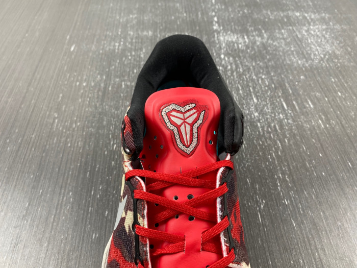 Kobe 8 System "Milk Snake"  555035-601