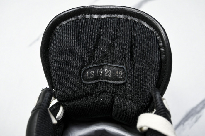 D10R B27 High Top Sneaker 10803