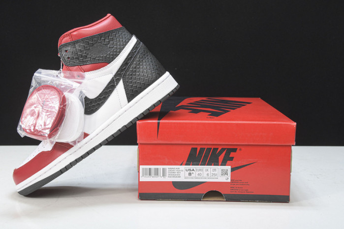 Air Jordan 1 Retro High Satin Snake Chicago CD0461-601
