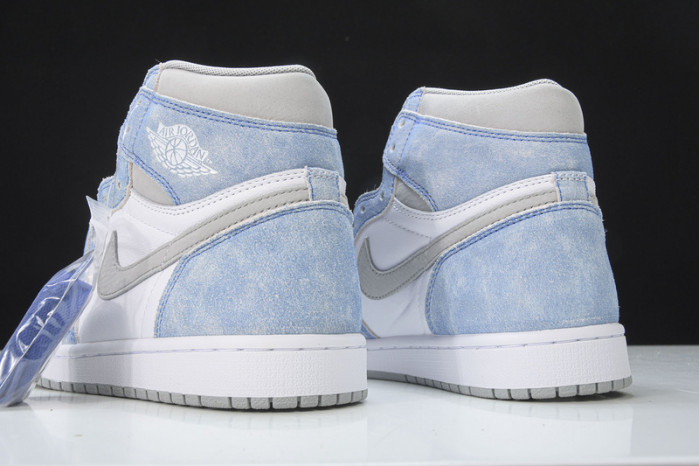 Air Jordan 1 Retro High OG Hyper Royal  555088-402
