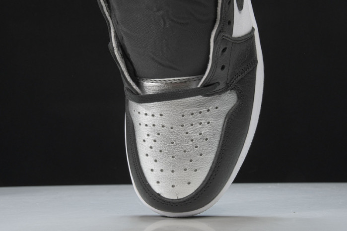 Air Jordan 1 High OG WMNS “Silver Toe” CD0461-001