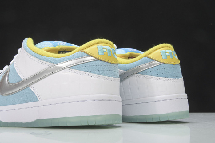 How the FTC x Nike SB Dunk Low DH7687-400
