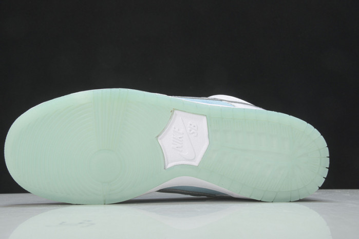 How the FTC x Nike SB Dunk Low DH7687-400