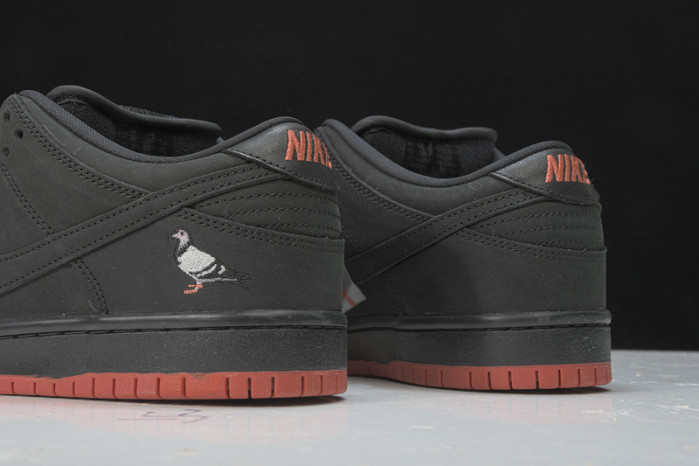 Nike SB Dunk Low Black Pigeon 883232-008