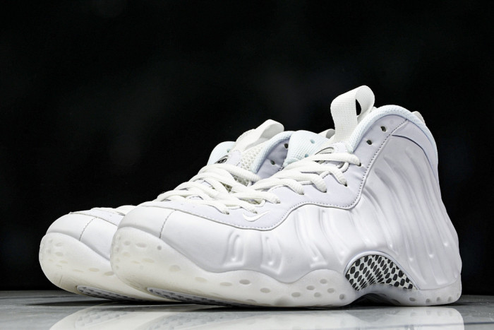 Nike Air Foamposite One “Triple White” HJ5195 100