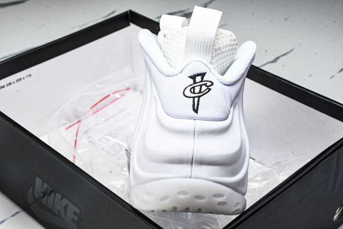 Nike Air Foamposite One “Triple White” HJ5195 100