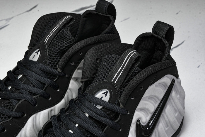 Nike Air Foamposite Metallic Silver HF0794-001