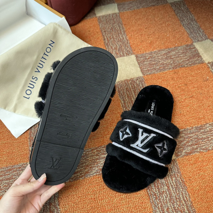 LV SLIPPERS