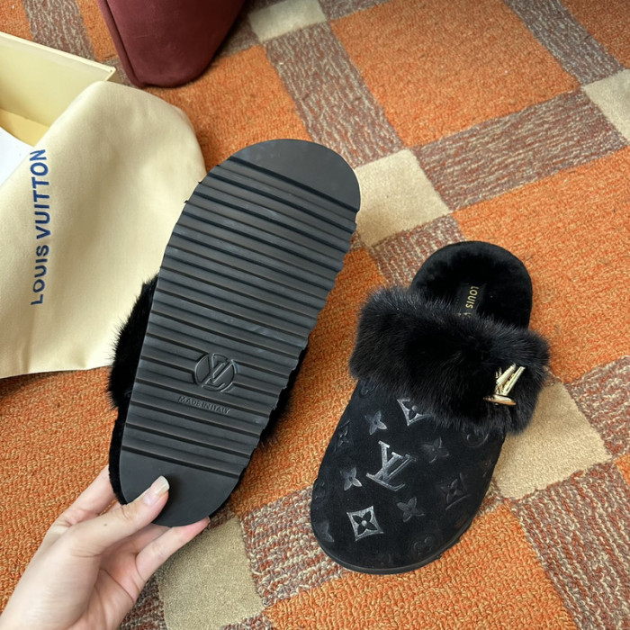 LV SLIPPERS