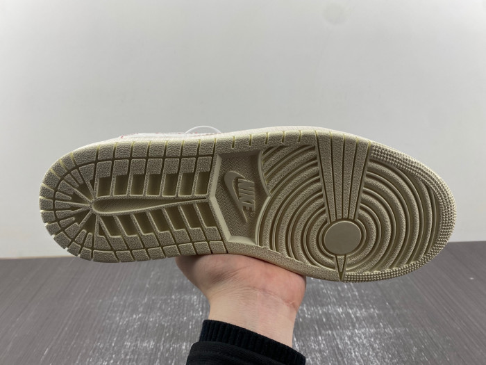Travis Scott x Air Jordan 1 Low OG  DM7866-601