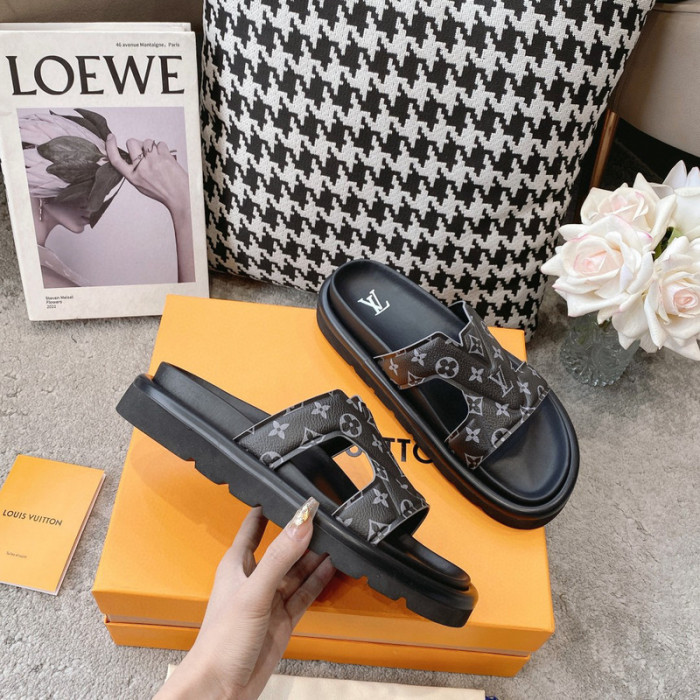 LV SLIPPERS