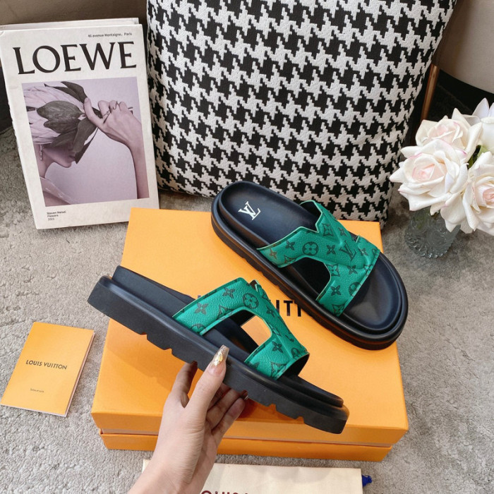 LV SLIPPERS