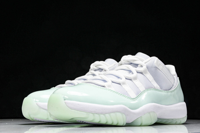 Air Jordan 11 Low “Igloo  AH7860-103