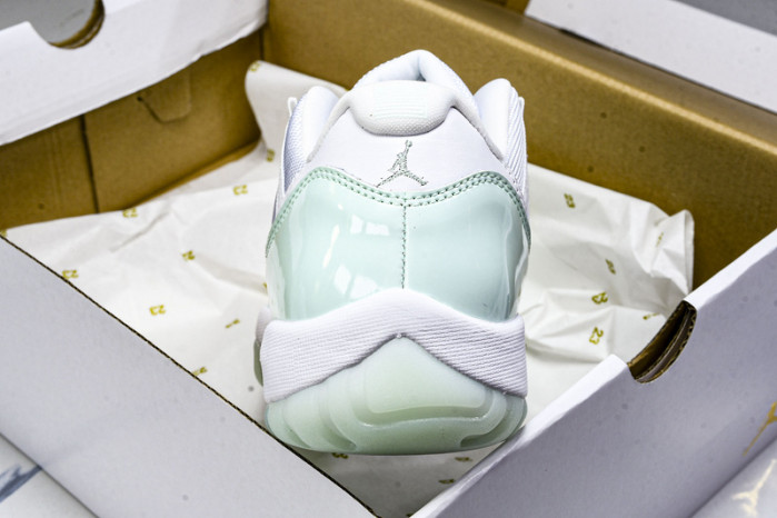Air Jordan 11 Low “Igloo  AH7860-103