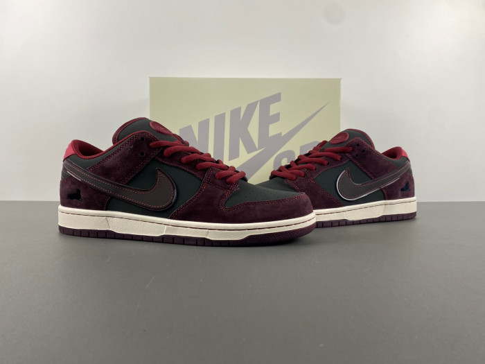 Riot Skateshop x Nike SB Dunk Low  FZ1289-200