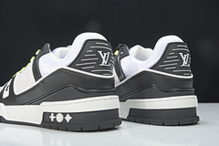 LV SNEAKER LOW YEE-004