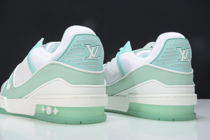 LV SNEAKER LOW YEE-008