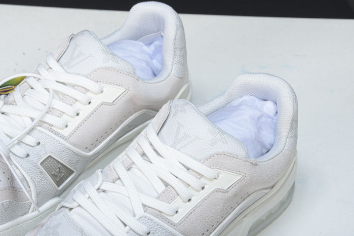 LV SNEAKER LOW YEE-011