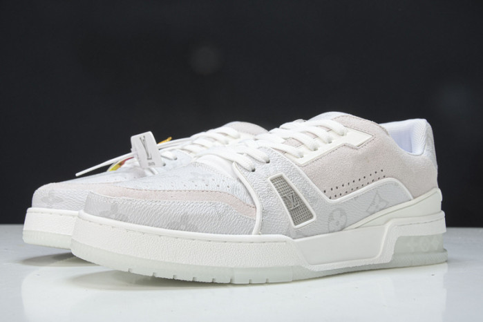 LV SNEAKER LOW YEE-011