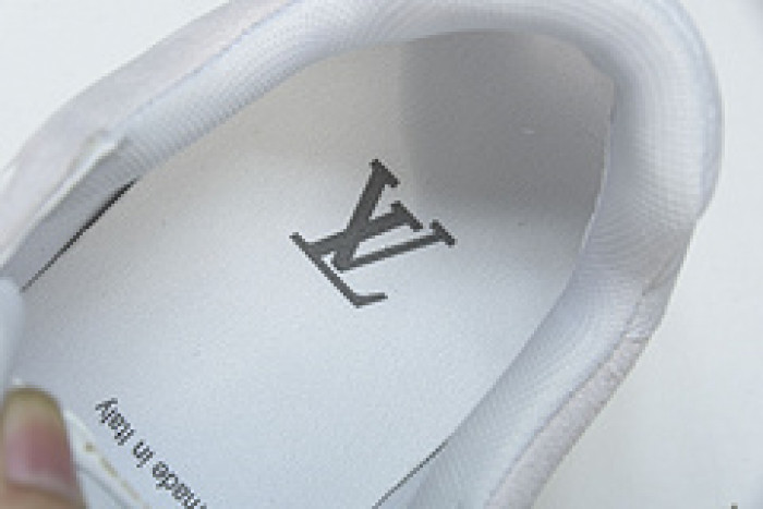 LV SNEAKER LOW YEE-011