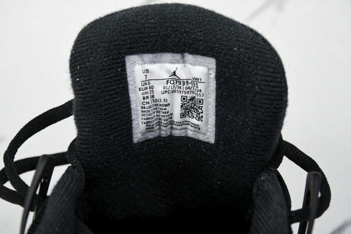 Air Jordan 4 RM “Black/Light Bone”  FQ7939-001
