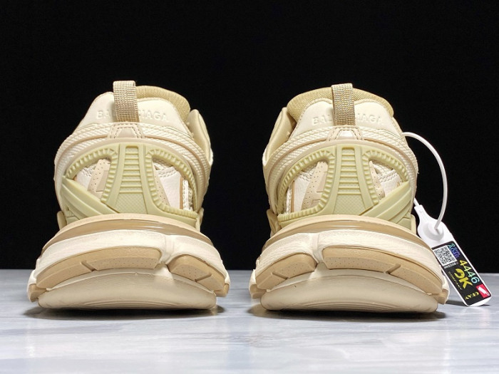 BLCG  Track TRAINER  Yeeshoes  220402