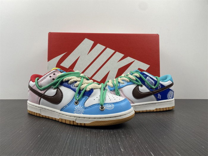 NIKE DUNK LOW SE ‘’ FREE.99