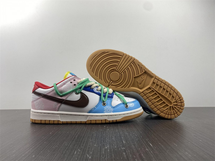 NIKE DUNK LOW SE ‘’ FREE.99