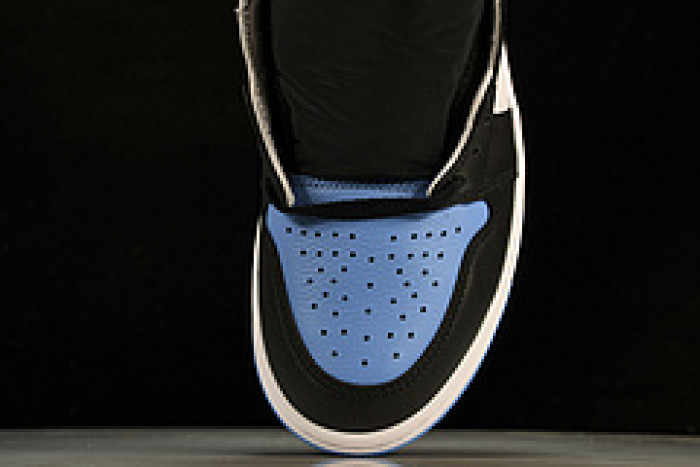Air Jordan 1 High OG“University Blue” DZ5485-400