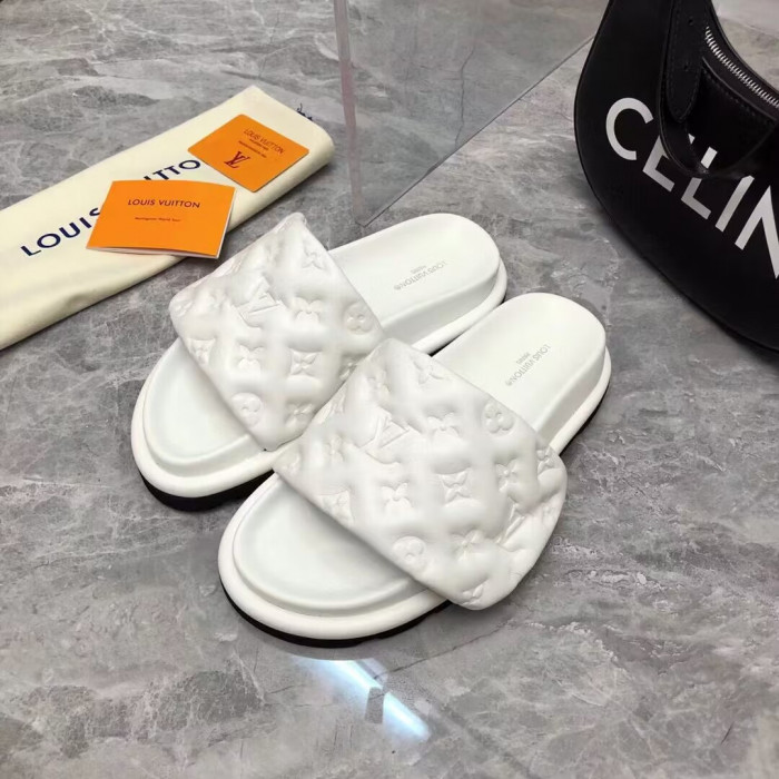 LV SLIPPERS