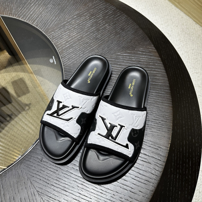 LV SLIPPERS