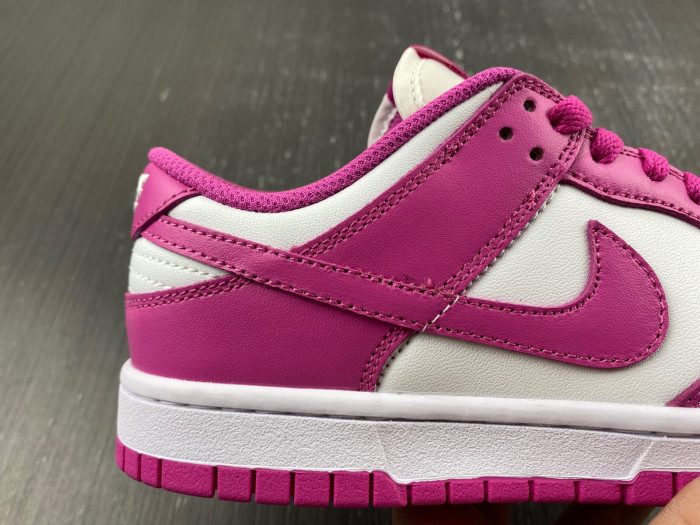 NIKE SB DUNK Low GS “Active Fuchsia  FJ0704-100