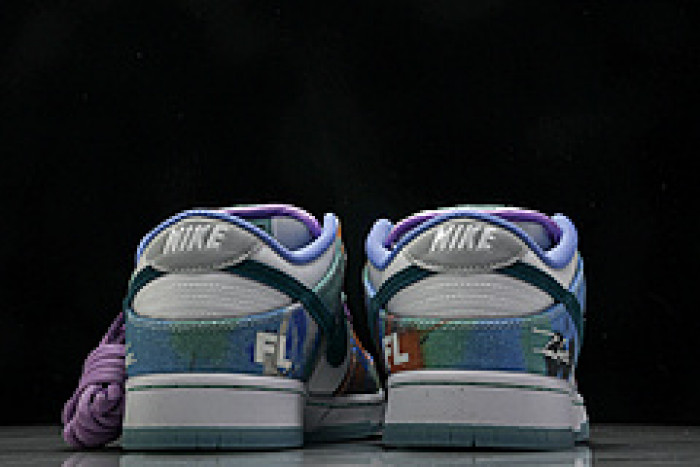 Nike Dunk Low x  Futura Laboratories HF6061-400