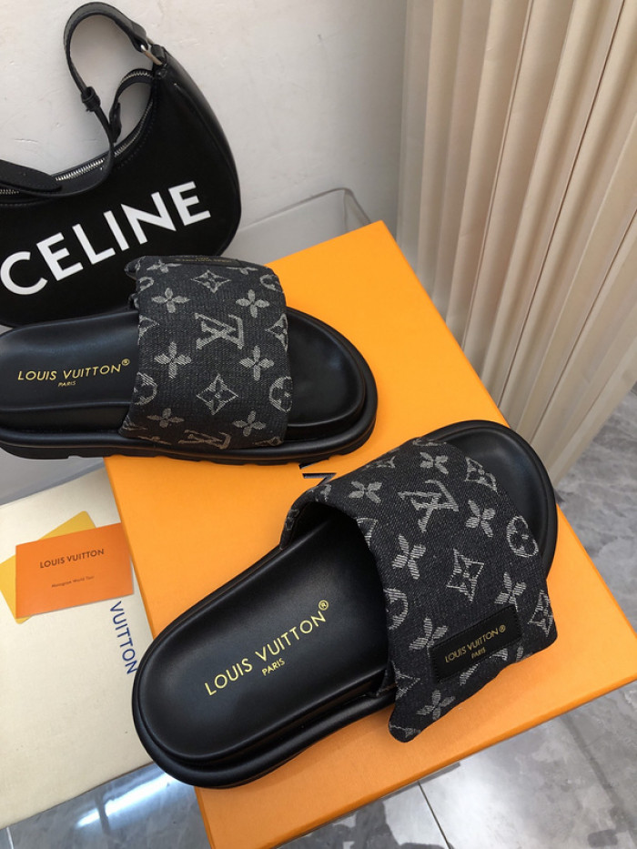LV SLIPPERS