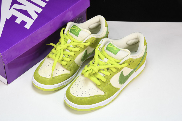 Nike Dunk Low "Green Apple"   DM0807-300