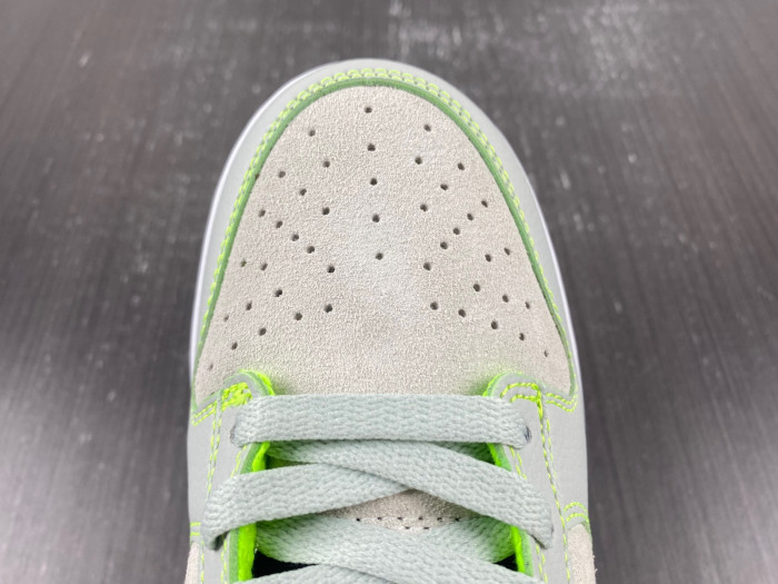 Dunk Low Oregon PE “Ducks of a Feather”   FQ7260-001
