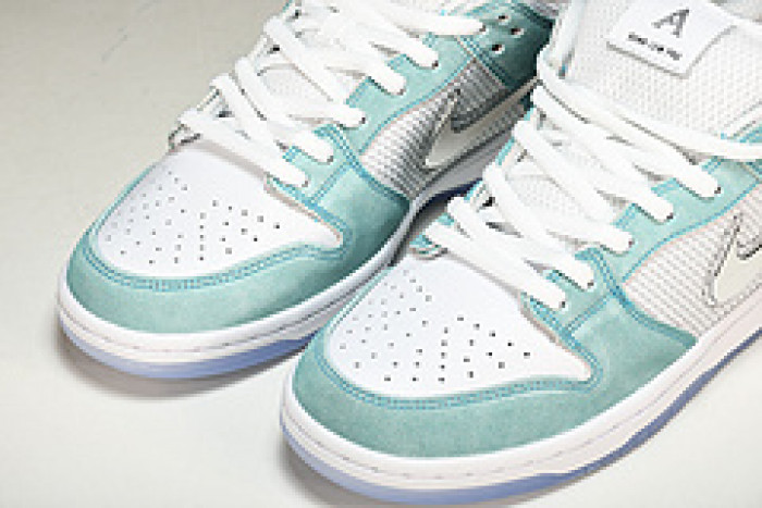 APRIL SKKATEBOARDS x nike SB Dunk Low  Turbo Green   FD2562-400