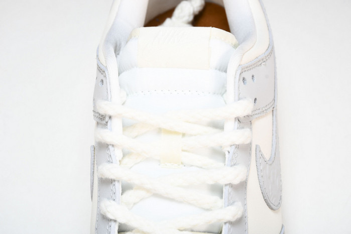 NIKE Dunk Low  "Needlework"  FJ4553-133