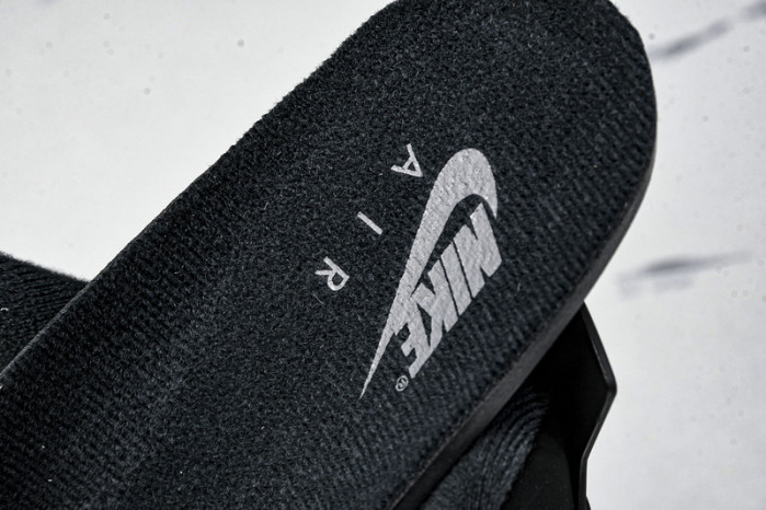 AIR JORDAN 4 RETRO BLACK CAT (2025)  FV5029-010