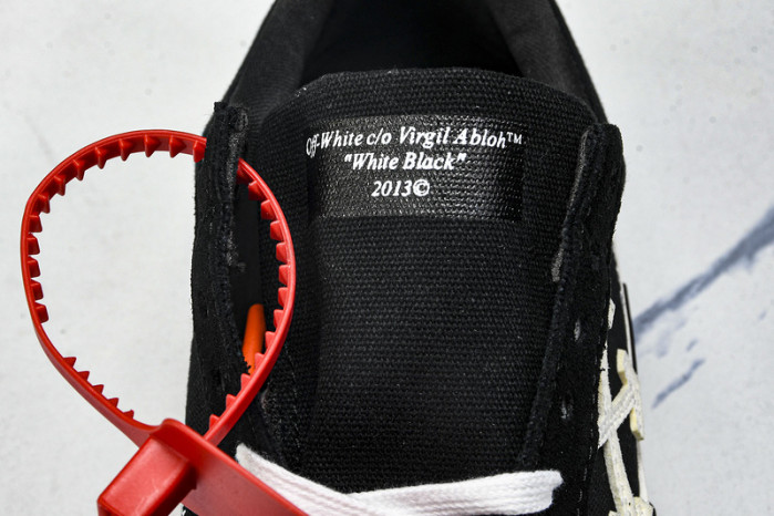 OF X  c/o Virgil Abloh Vulc Low Top 070902