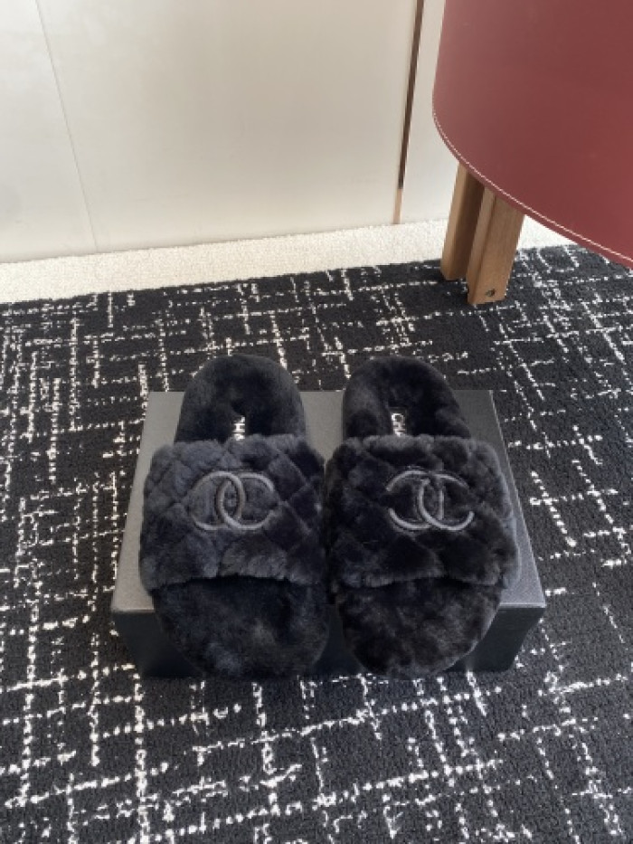 CH*NEL SLIPPERS