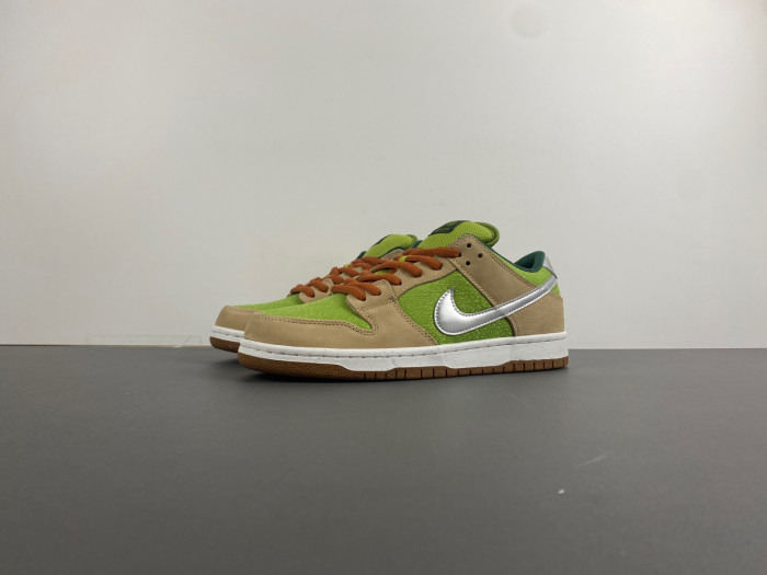 Nike SB Dunk Low “Escargot”  FQ7585-200